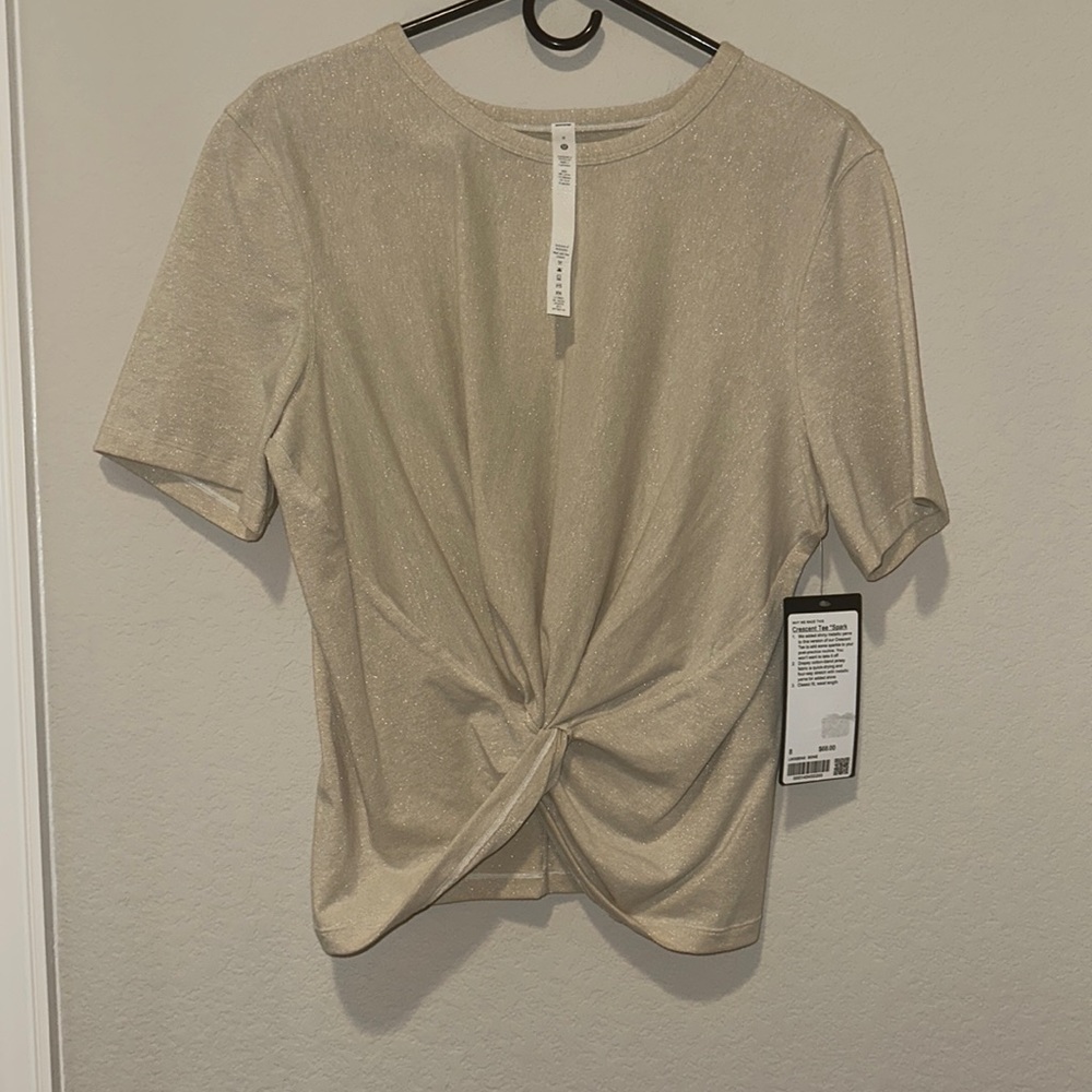 Lululemon shirt brand new still with tags size 8, super cute front